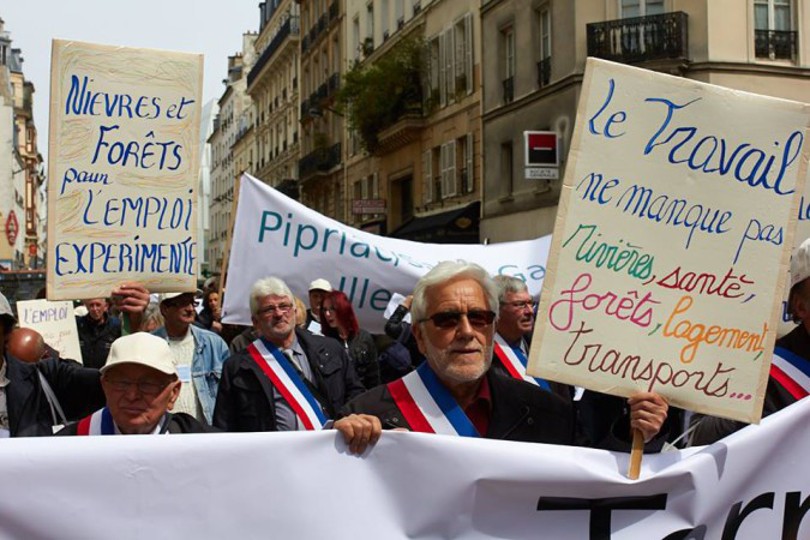 Francia: il Parlamento approva un Piano di Lavoro Garantito